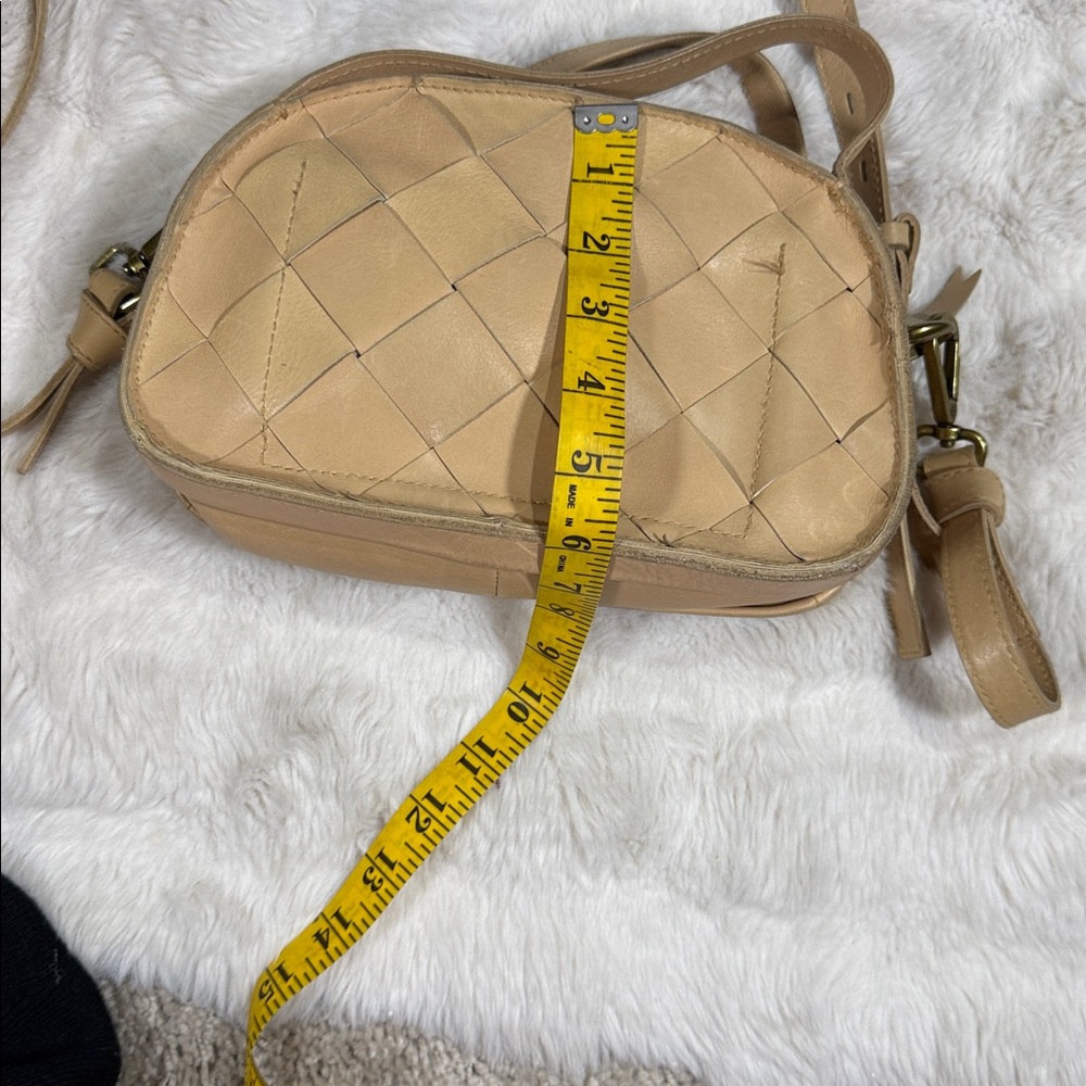 Madewell Elegant Tan Woven Leather Crossbody Bag - Picture 4 of 7